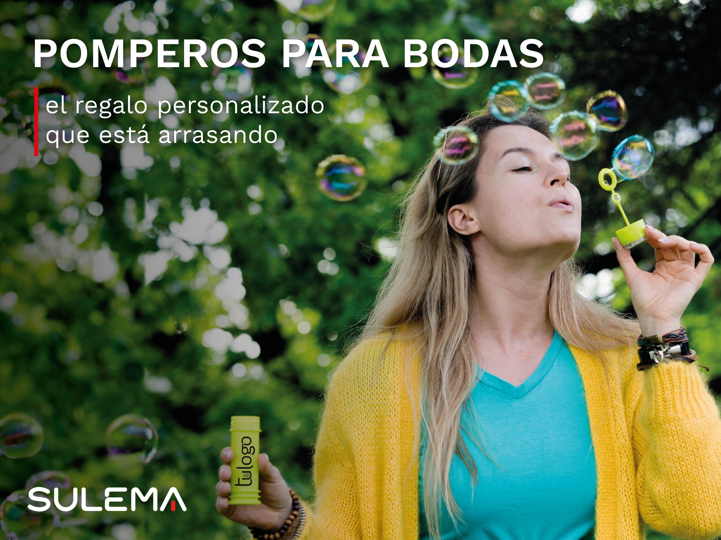 Mujer soplando un pompero personalizado